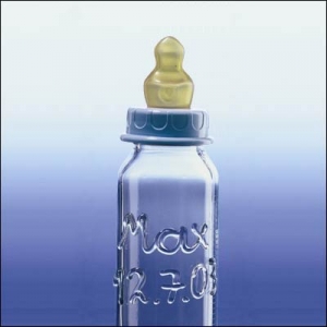 Babyflasche aus Glas mit Namen und Geburtsdatum