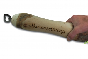 Holzprügel als Flaschenöffner